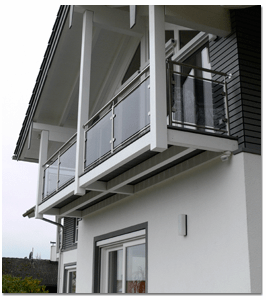 Balkonverbreiterung mit Stahlgelaender