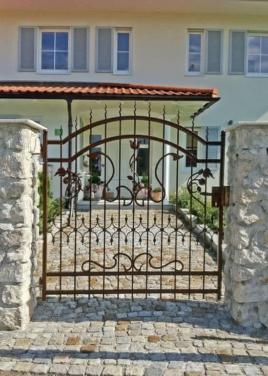Geschmiedetes Gartentor mit Rostoptik
