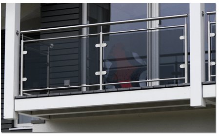 Balkonverbreiterung mit Stahlgelaender