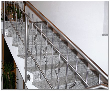 Geländer mit Edelstahlhandlauf